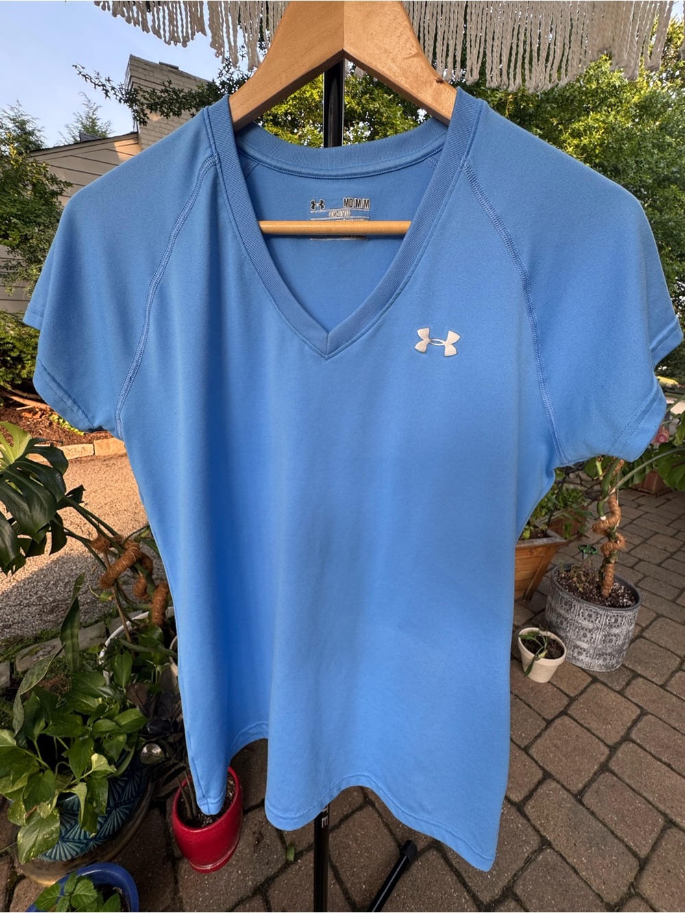 Under Armour Tech V-Neck Tee Carolina Blue Semi-Fitted Women’s M
